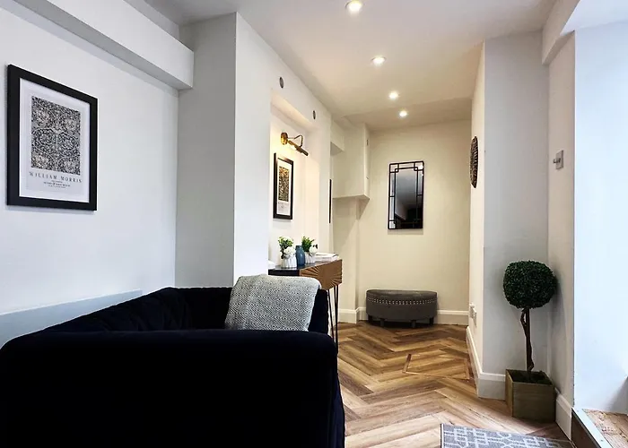 Liam Place Near Hyde Park - 1 Double Bed, 1 Sofa Bed, Spacious Apartment, Private Entrance