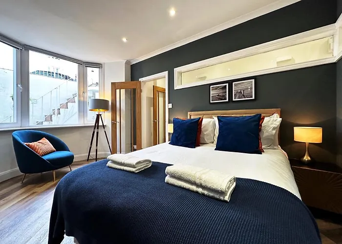 Liam Place Near Hyde Park - 1 Double Bed, 1 Sofa Bed, Spacious Apartment, Private Entrance