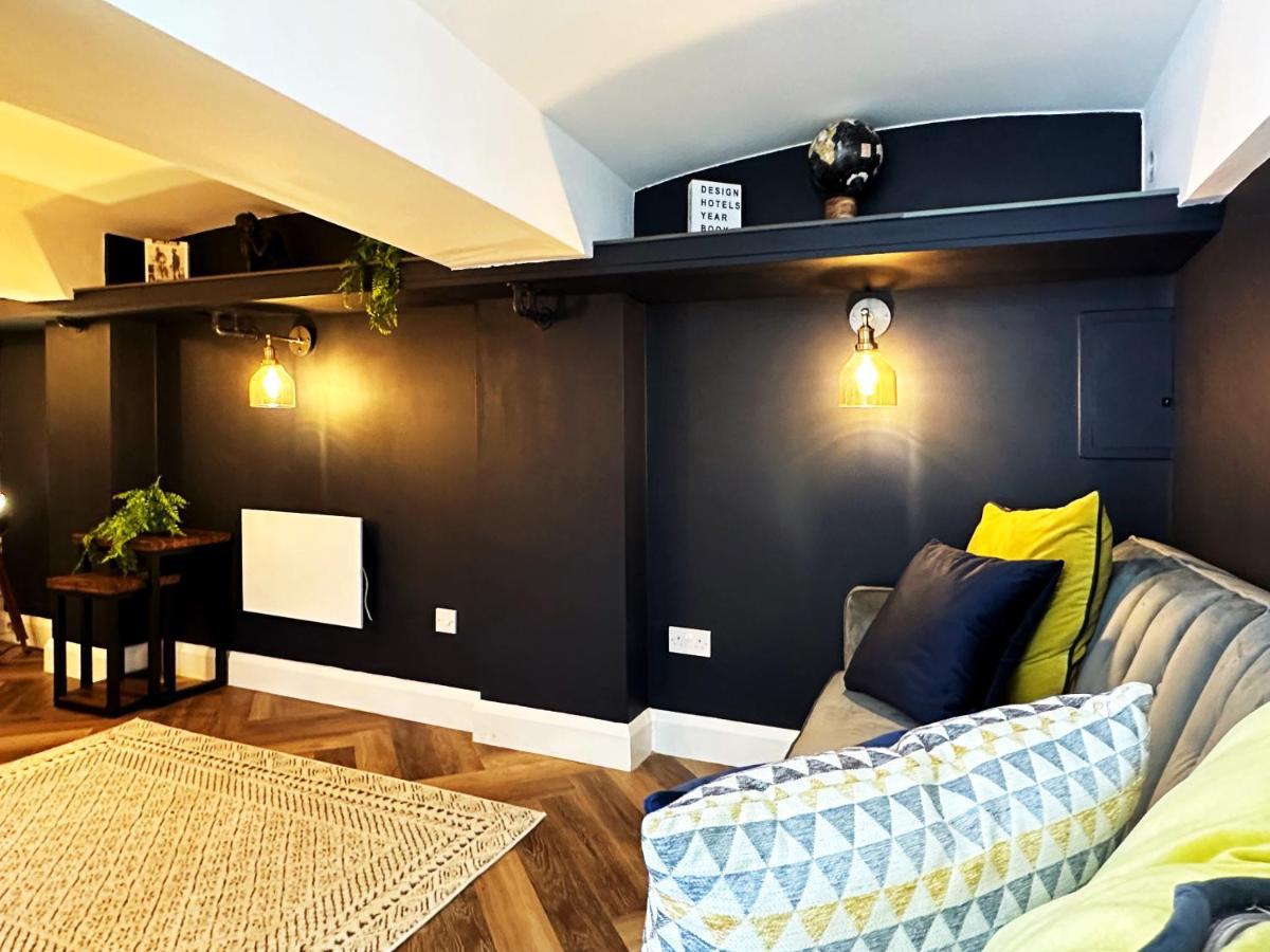 Liam Place Near Hyde Park - 1 Double Bed, 1 Sofa Bed, Spacious Apartment, Private Entrance Apartment