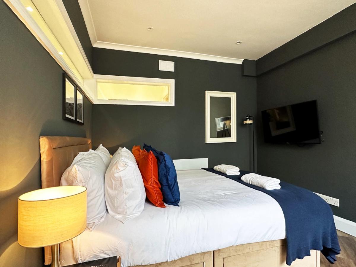 Liam Place Near Hyde Park - 1 Double Bed, 1 Sofa Bed, Spacious Apartment, Private Entrance London