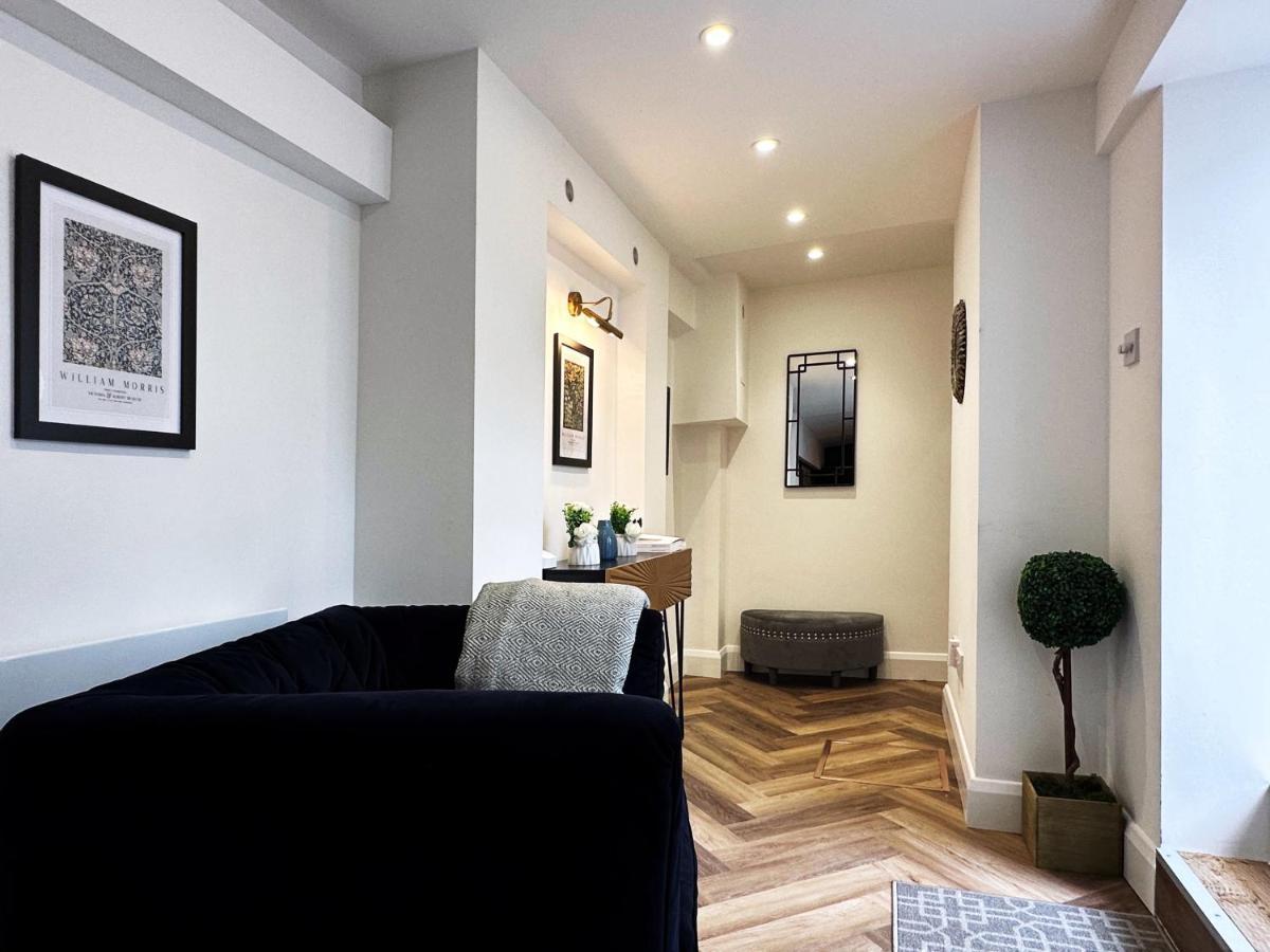 Liam Place Near Hyde Park - 1 Double Bed, 1 Sofa Bed, Spacious Apartment, Private Entrance