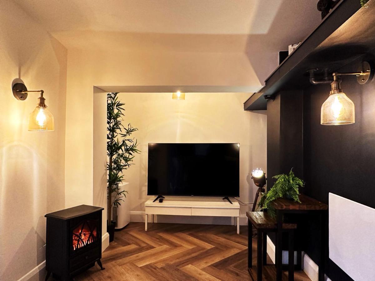 Liam Place Near Hyde Park - 1 Double Bed, 1 Sofa Bed, Spacious Apartment, Private Entrance London