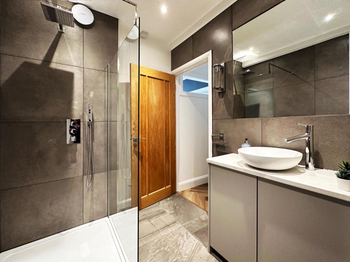 Liam Place Near Hyde Park - 1 Double Bed, 1 Sofa Bed, Spacious Apartment, Private Entrance