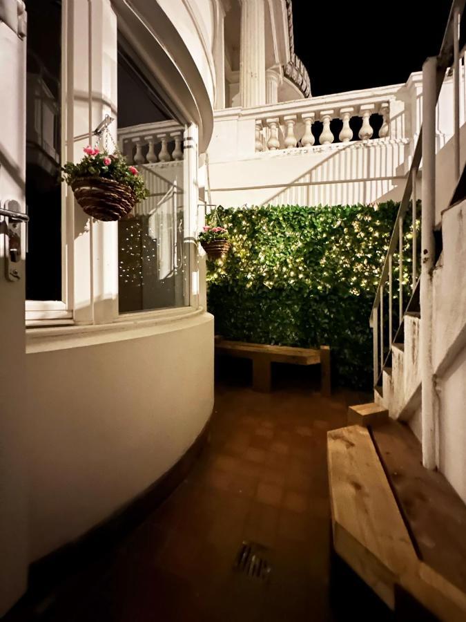 Liam Place Near Hyde Park - 1 Double Bed, 1 Sofa Bed, Spacious Apartment, Private Entrance Apartment *