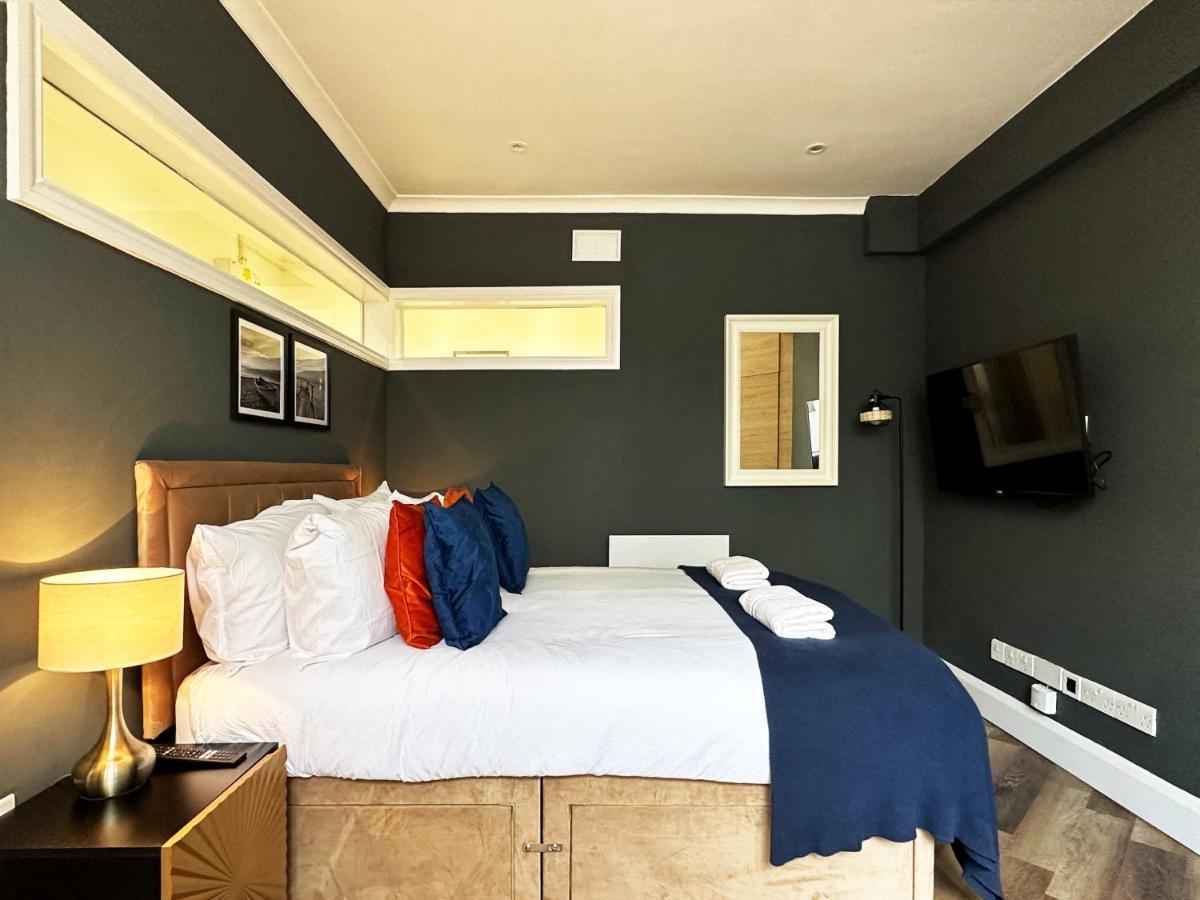 Liam Place Near Hyde Park - 1 Double Bed, 1 Sofa Bed, Spacious Apartment, Private Entrance * London