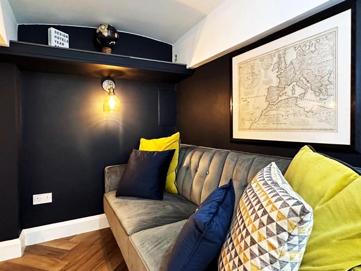 Apartment Liam Place Near Hyde Park - 1 Double Bed, 1 Sofa Bed, Spacious Apartment, Private Entrance