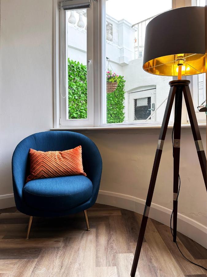 Liam Place Near Hyde Park - 1 Double Bed, 1 Sofa Bed, Spacious Apartment, Private Entrance London