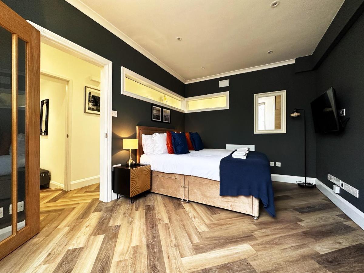 Liam Place Near Hyde Park - 1 Double Bed, 1 Sofa Bed, Spacious Apartment, Private Entrance