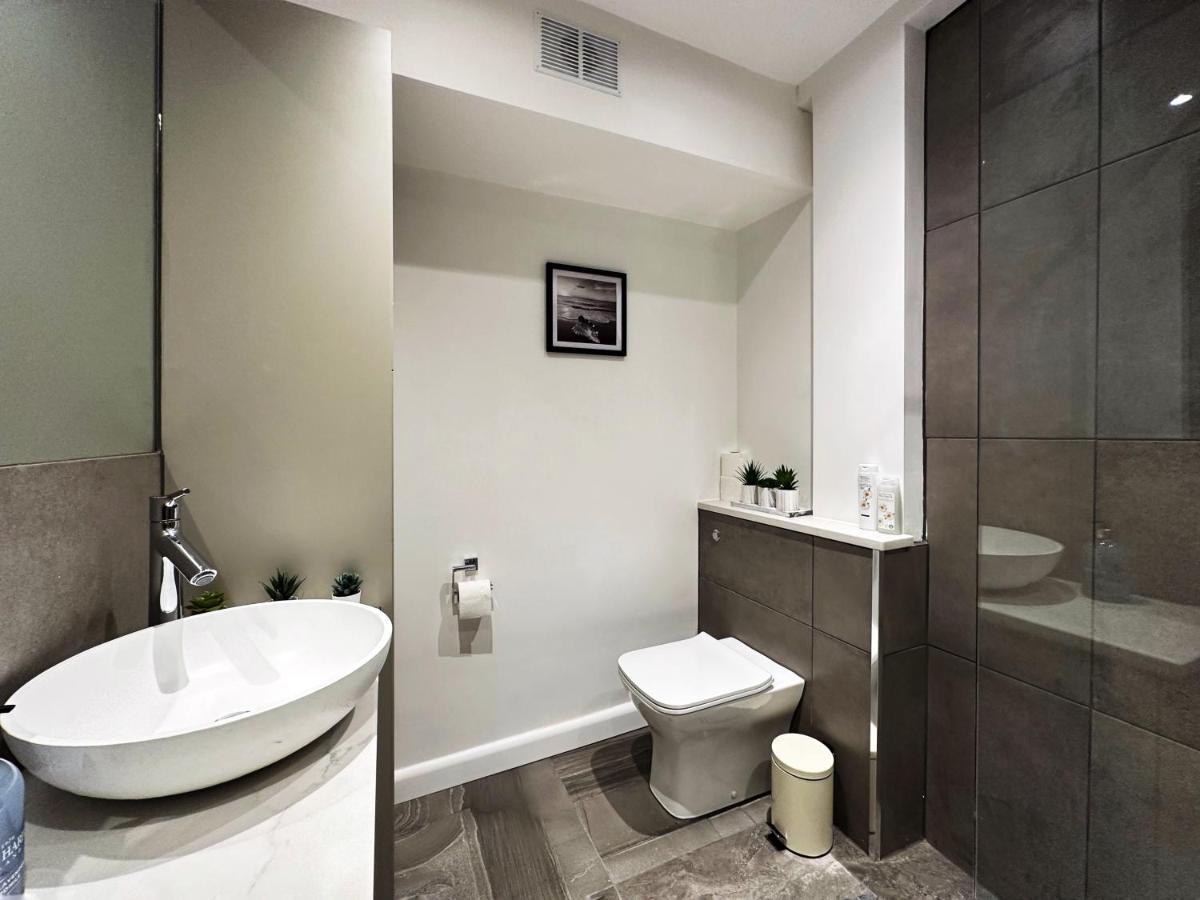 Liam Place Near Hyde Park - 1 Double Bed, 1 Sofa Bed, Spacious Apartment, Private Entrance