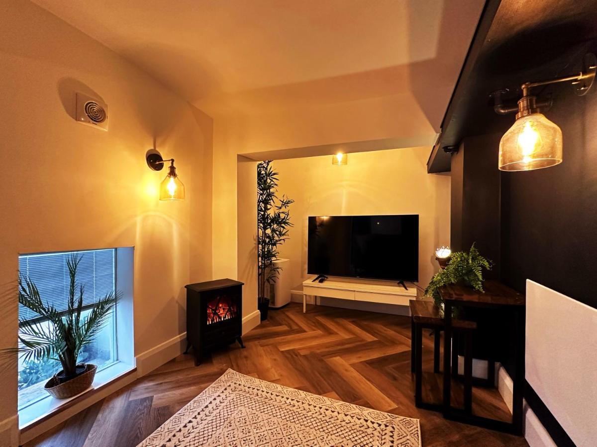 Liam Place Near Hyde Park - 1 Double Bed, 1 Sofa Bed, Spacious Apartment, Private Entrance * London