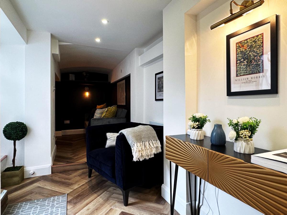 Liam Place Near Hyde Park - 1 Double Bed, 1 Sofa Bed, Spacious Apartment, Private Entrance
