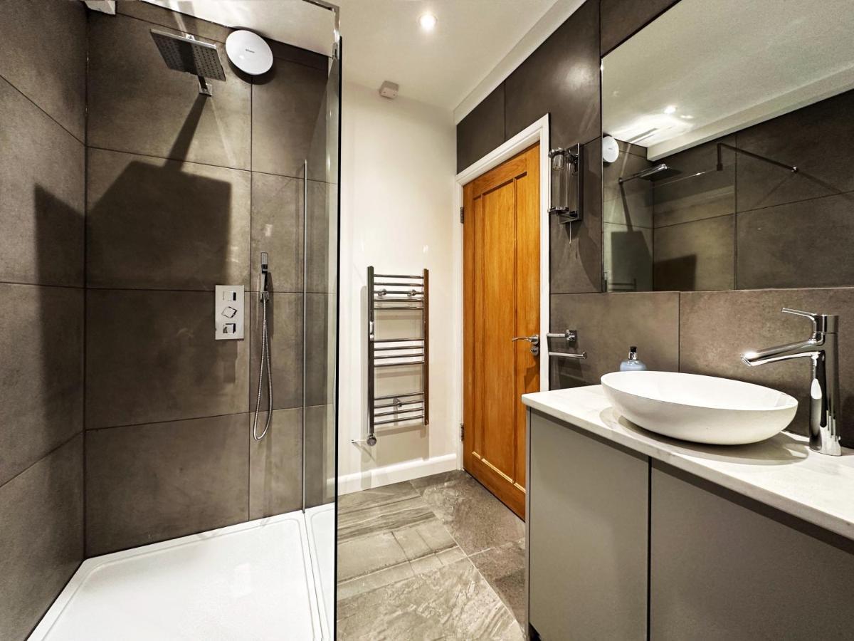 Apartment Liam Place Near Hyde Park - 1 Double Bed, 1 Sofa Bed, Spacious Apartment, Private Entrance