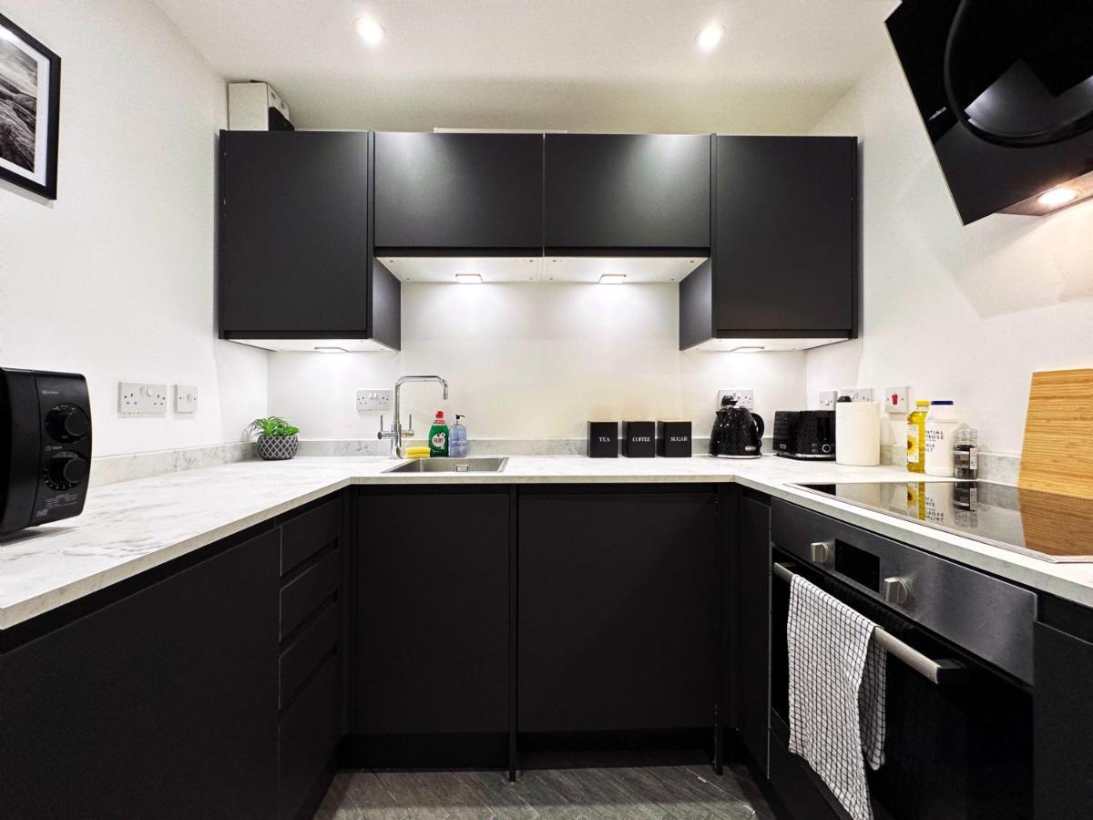 Liam Place Near Hyde Park - 1 Double Bed, 1 Sofa Bed, Spacious Apartment, Private Entrance * London