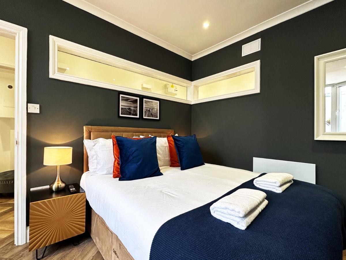 Liam Place Near Hyde Park - 1 Double Bed, 1 Sofa Bed, Spacious Apartment, Private Entrance London