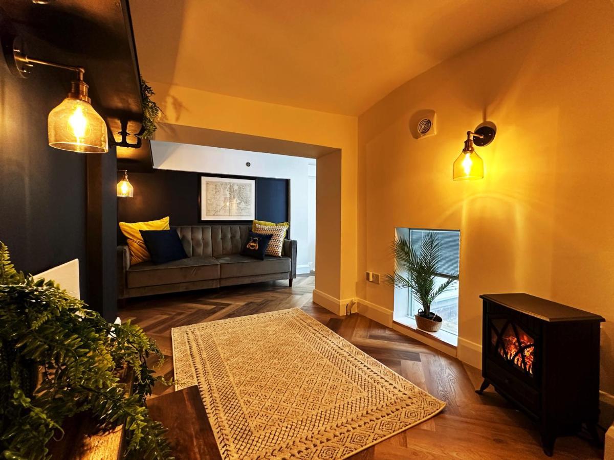 Liam Place Near Hyde Park - 1 Double Bed, 1 Sofa Bed, Spacious Apartment, Private Entrance *
