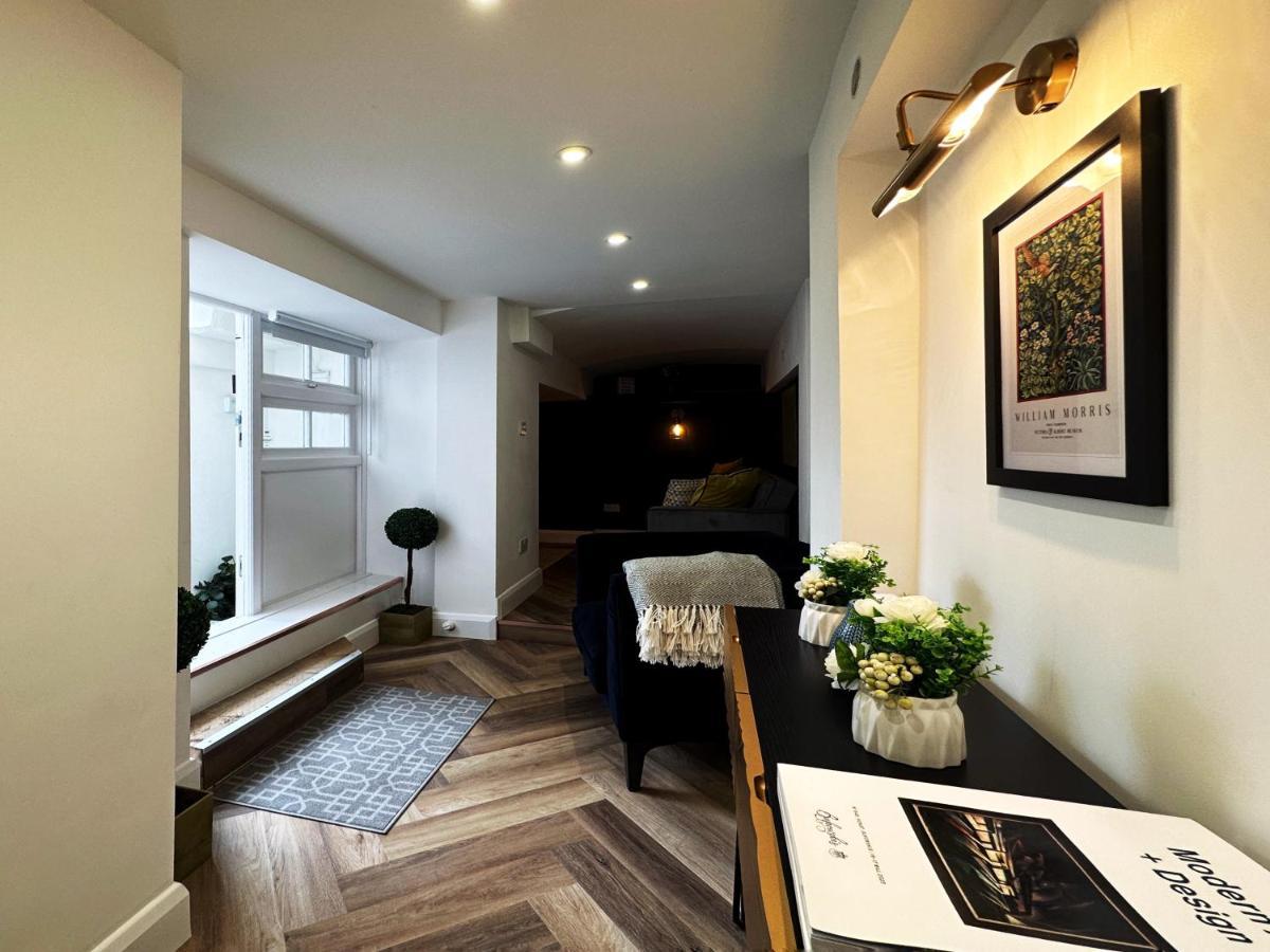 Liam Place Near Hyde Park - 1 Double Bed, 1 Sofa Bed, Spacious Apartment, Private Entrance * London