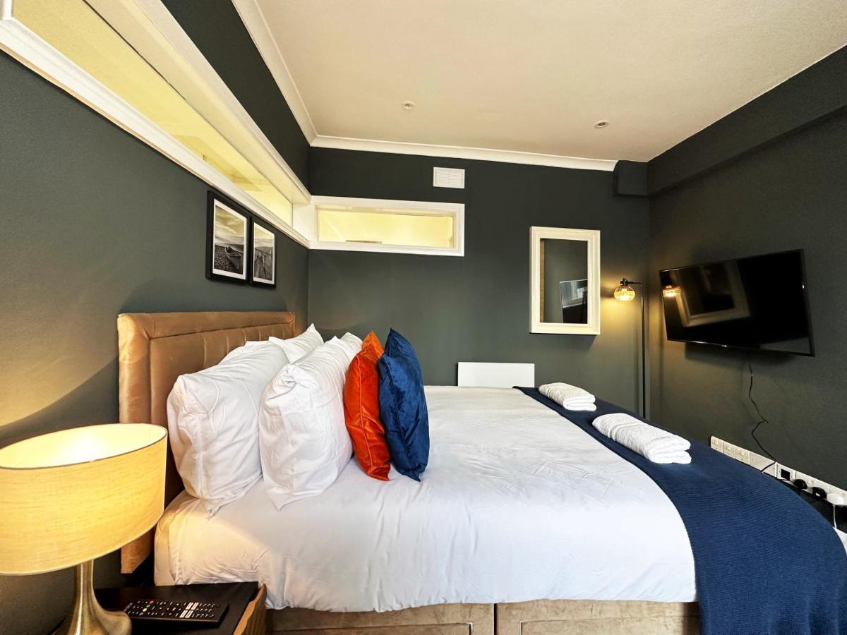 Apartment Liam Place Near Hyde Park - 1 Double Bed, 1 Sofa Bed, Spacious Apartment, Private Entrance
