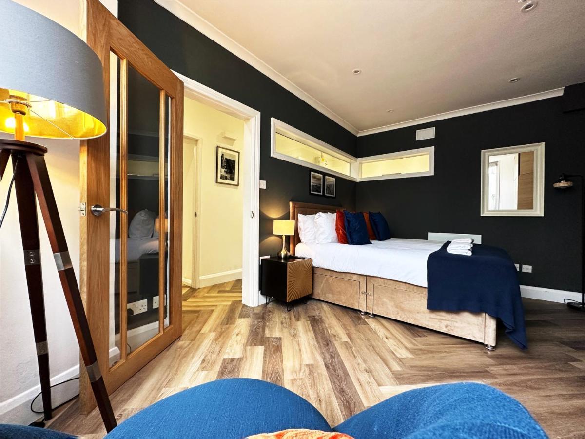 Liam Place Near Hyde Park - 1 Double Bed, 1 Sofa Bed, Spacious Apartment, Private Entrance